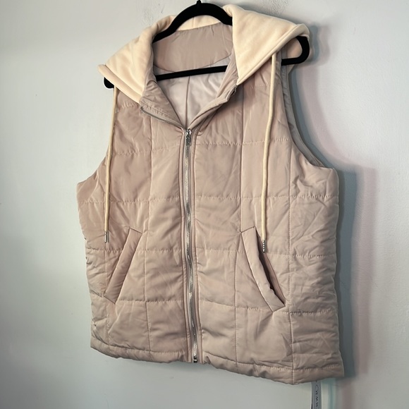 NWT CiderSolid Cream Hooded Quilted Vest - Picture 4 of 8